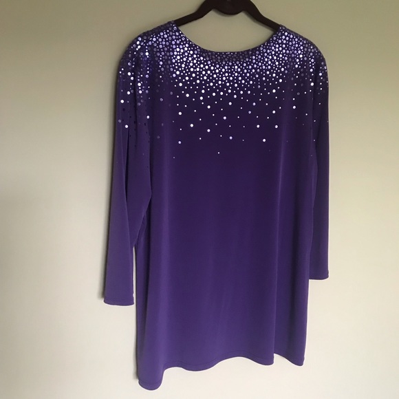 Susan Graver liquid knit scoop neck top with border sparkles - Picture 7 of 16